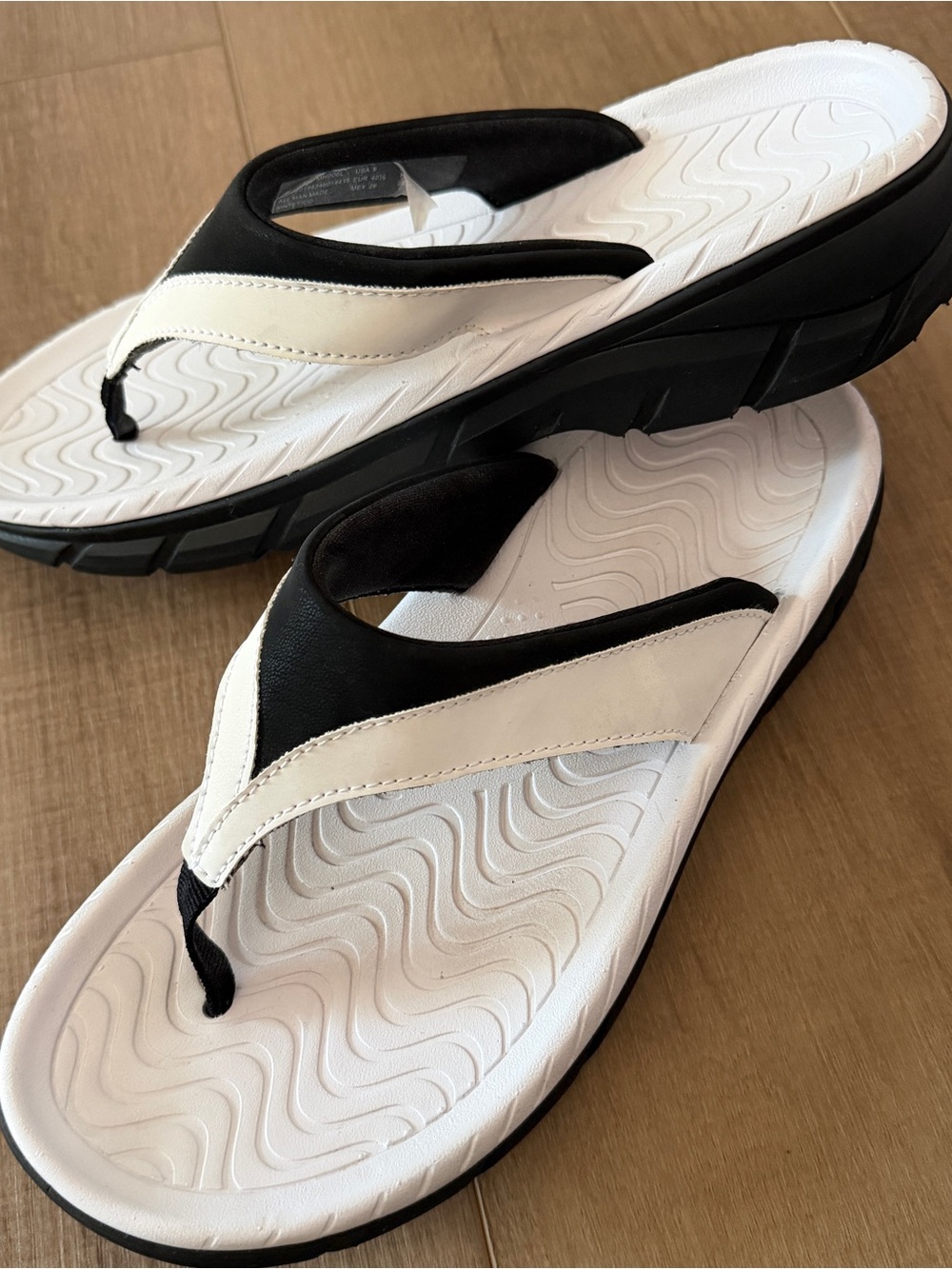 Sintetico Flip Flops Women Size 9 Black & White Beach Pool Summer - Picture 7 of 8